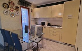 Casa Vittoria Sirmione Punta Gro Con Piscina