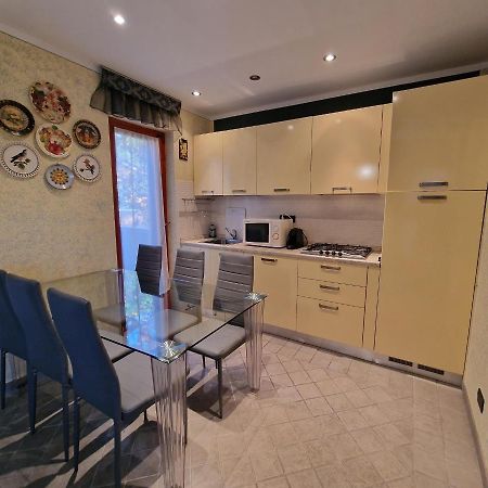 Ferienwohnung Casa Vittoria Sirmione Punta Gro Con Piscina Exterior foto
