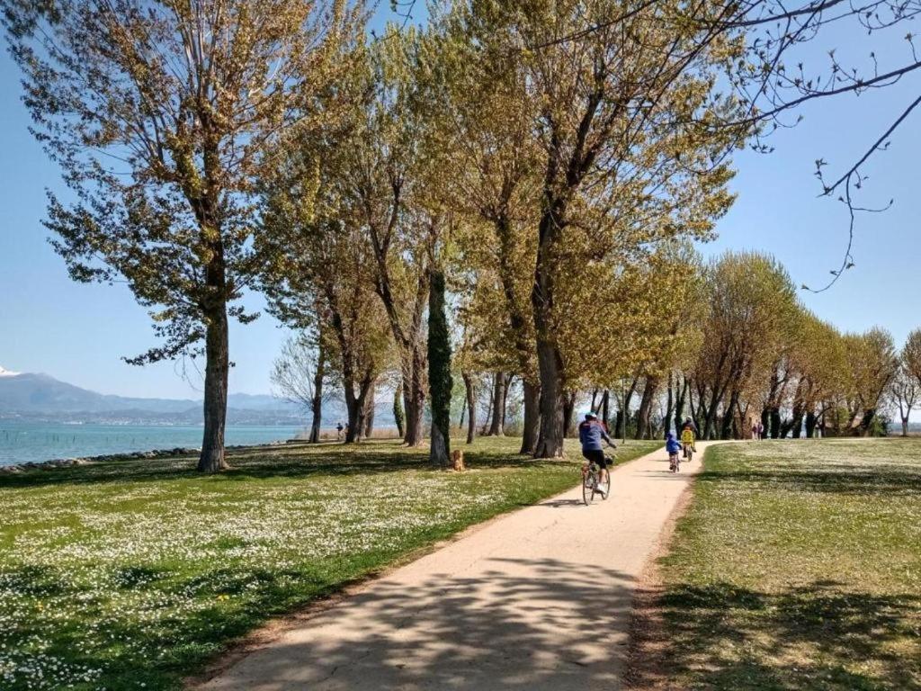 Ferienwohnung Casa Vittoria Sirmione Punta Gro Con Piscina Exterior foto