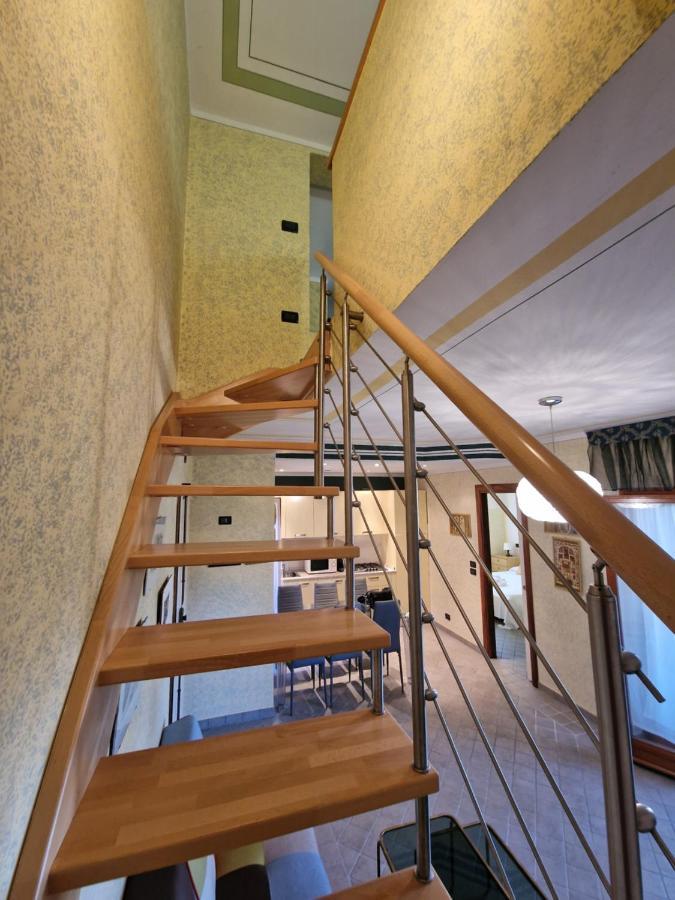 Ferienwohnung Casa Vittoria Sirmione Punta Gro Con Piscina Exterior foto