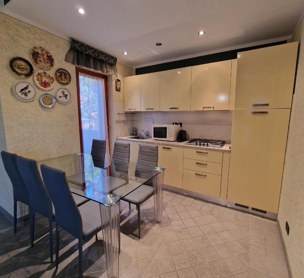 Ferienwohnung Casa Vittoria Sirmione Punta Gro Con Piscina Exterior foto