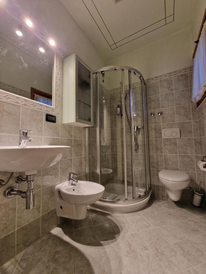 Ferienwohnung Casa Vittoria Sirmione Punta Gro Con Piscina Exterior foto