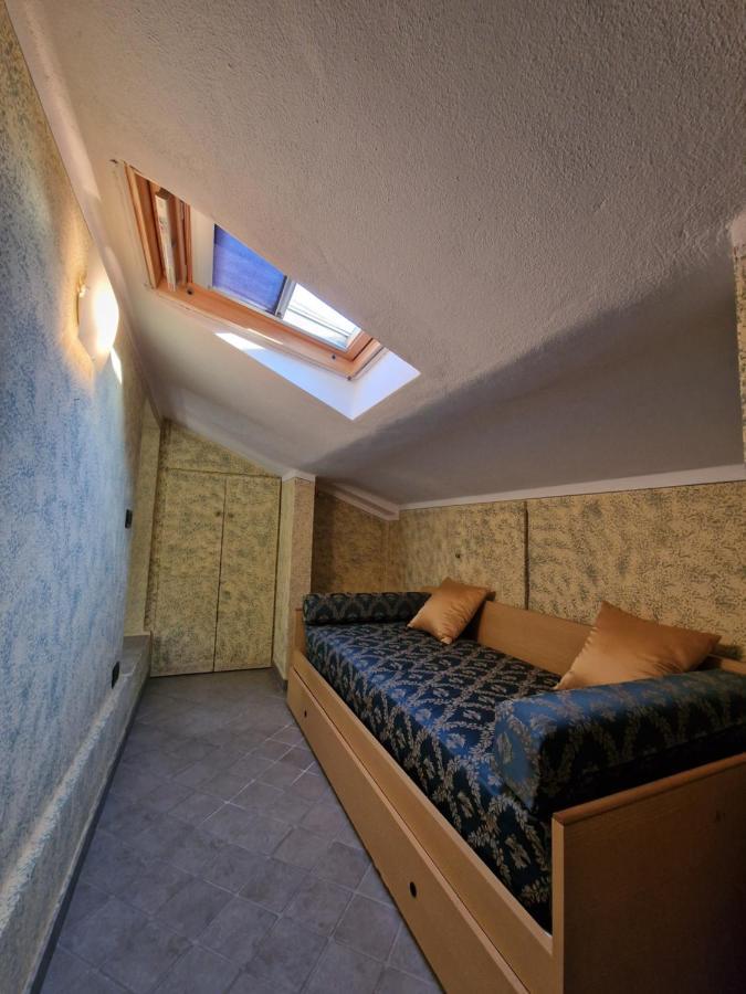 Ferienwohnung Casa Vittoria Sirmione Punta Gro Con Piscina Exterior foto